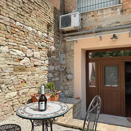 아파트 La Cripta - A Due Passi Dalla Basilica - Italywego *